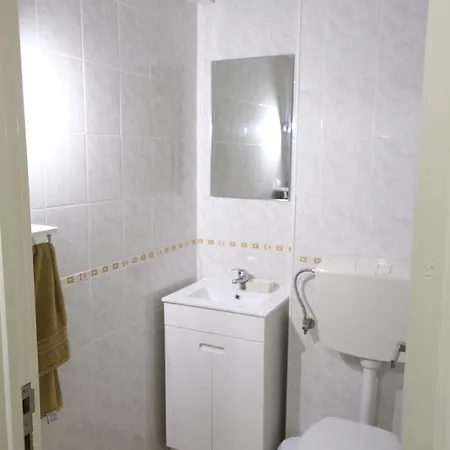 Cozy Apartment In City Center بينيش