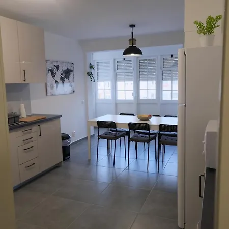 Cozy Apartment In City Center بينيش